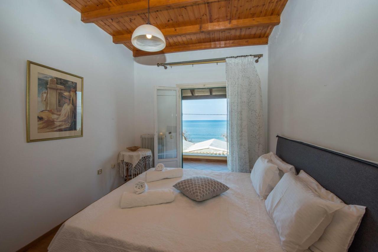אצ'ארבי Frosos Beachfront Maisonette Acharavi מראה חיצוני תמונה