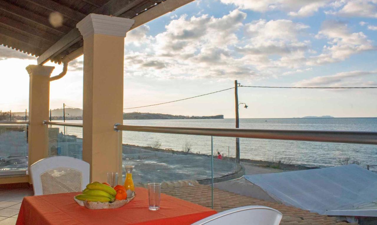 אצ'ארבי Frosos Beachfront Maisonette Acharavi מראה חיצוני תמונה