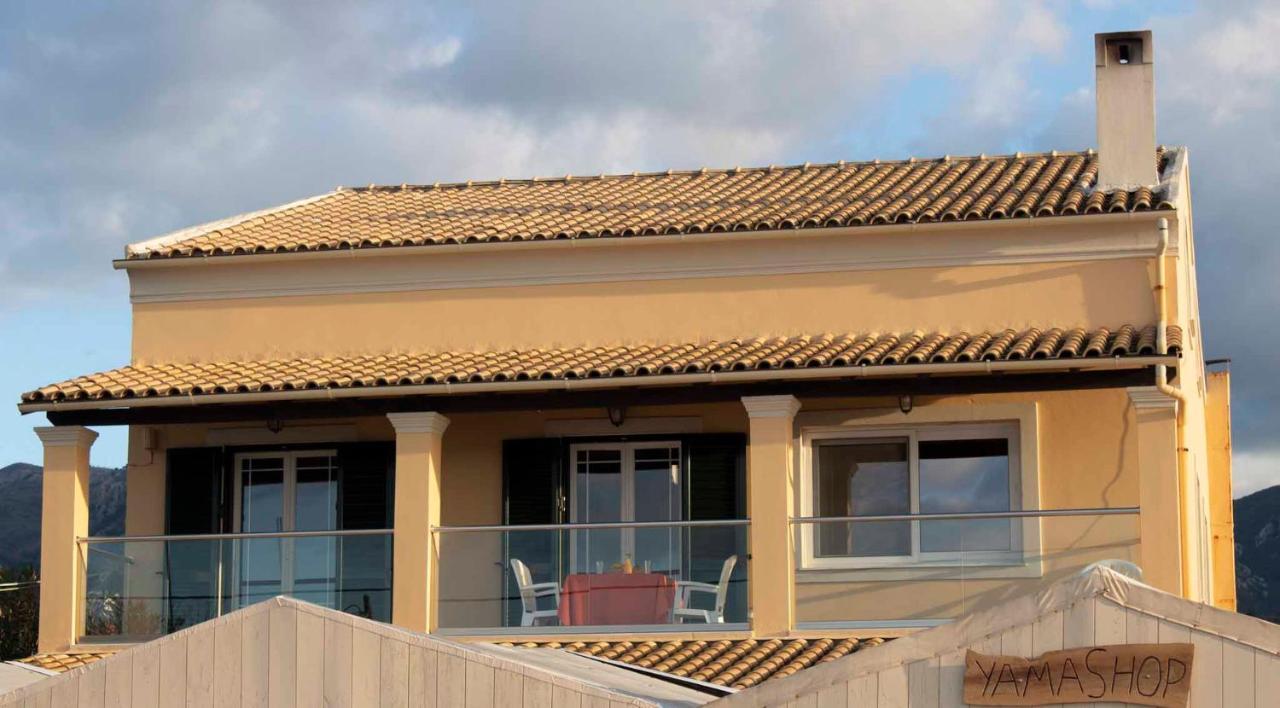 אצ'ארבי Frosos Beachfront Maisonette Acharavi מראה חיצוני תמונה