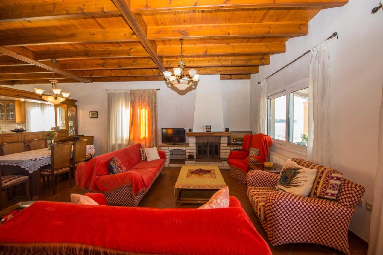 אצ'ארבי Frosos Beachfront Maisonette Acharavi מראה חיצוני תמונה