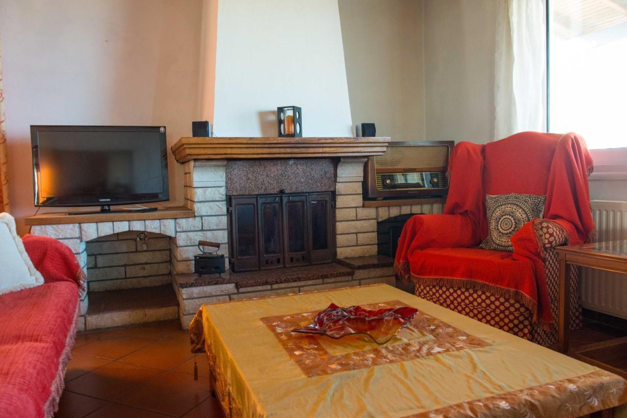 אצ'ארבי Frosos Beachfront Maisonette Acharavi מראה חיצוני תמונה