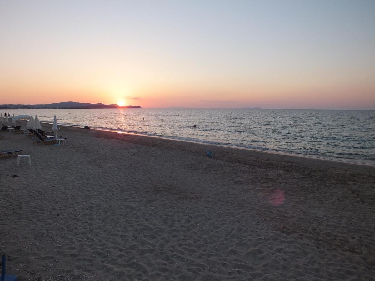 אצ'ארבי Frosos Beachfront Maisonette Acharavi מראה חיצוני תמונה