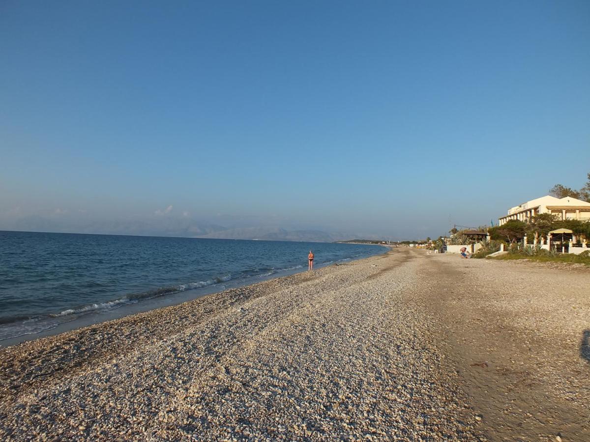 אצ'ארבי Frosos Beachfront Maisonette Acharavi מראה חיצוני תמונה